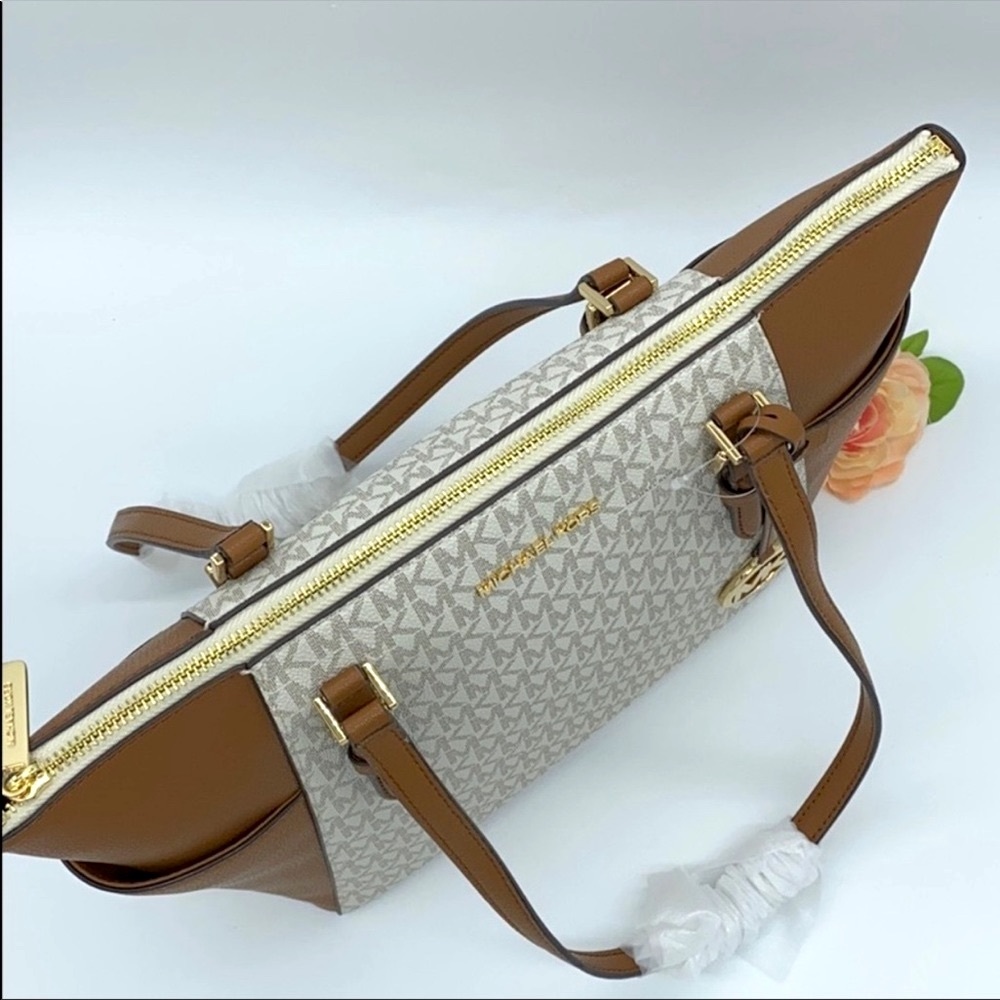 MICHAEL KORS CHARLOTTE LARGE TOP ZIP TOTE VANILLA - Picture 9 of 15